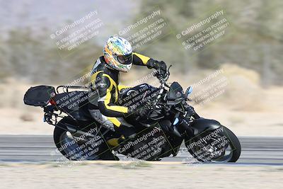 media/Dec-01-2025-Moto Forza (Mon) [[2daa91e15f]]/3-Beginner Group/Session 2 (Turn 7 Inside Pans)/